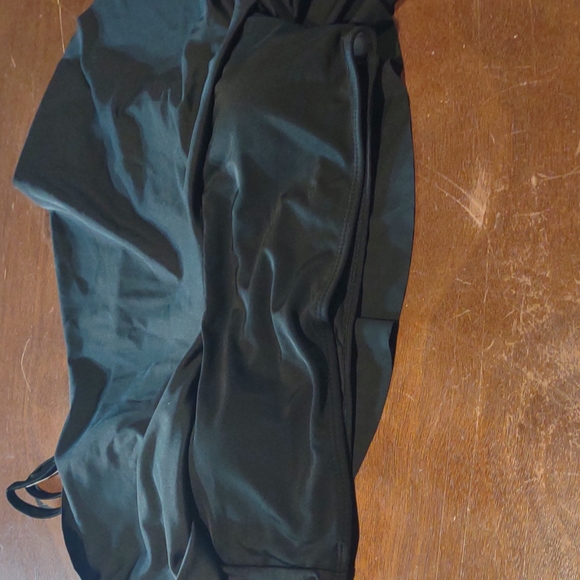 Gorgeous Black Swimming Top Size L - Picture 3 of 5